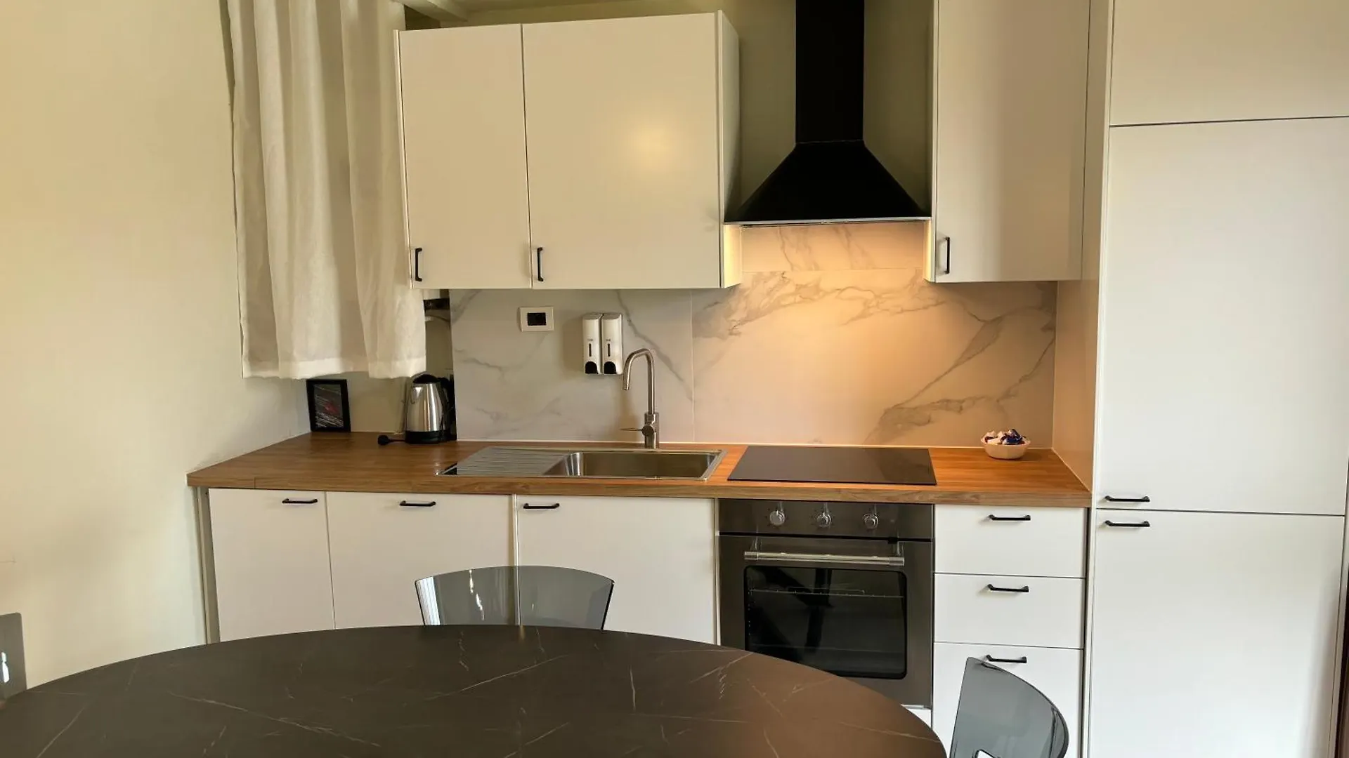 Апартаменты Cozy Home Away Лекко Италия