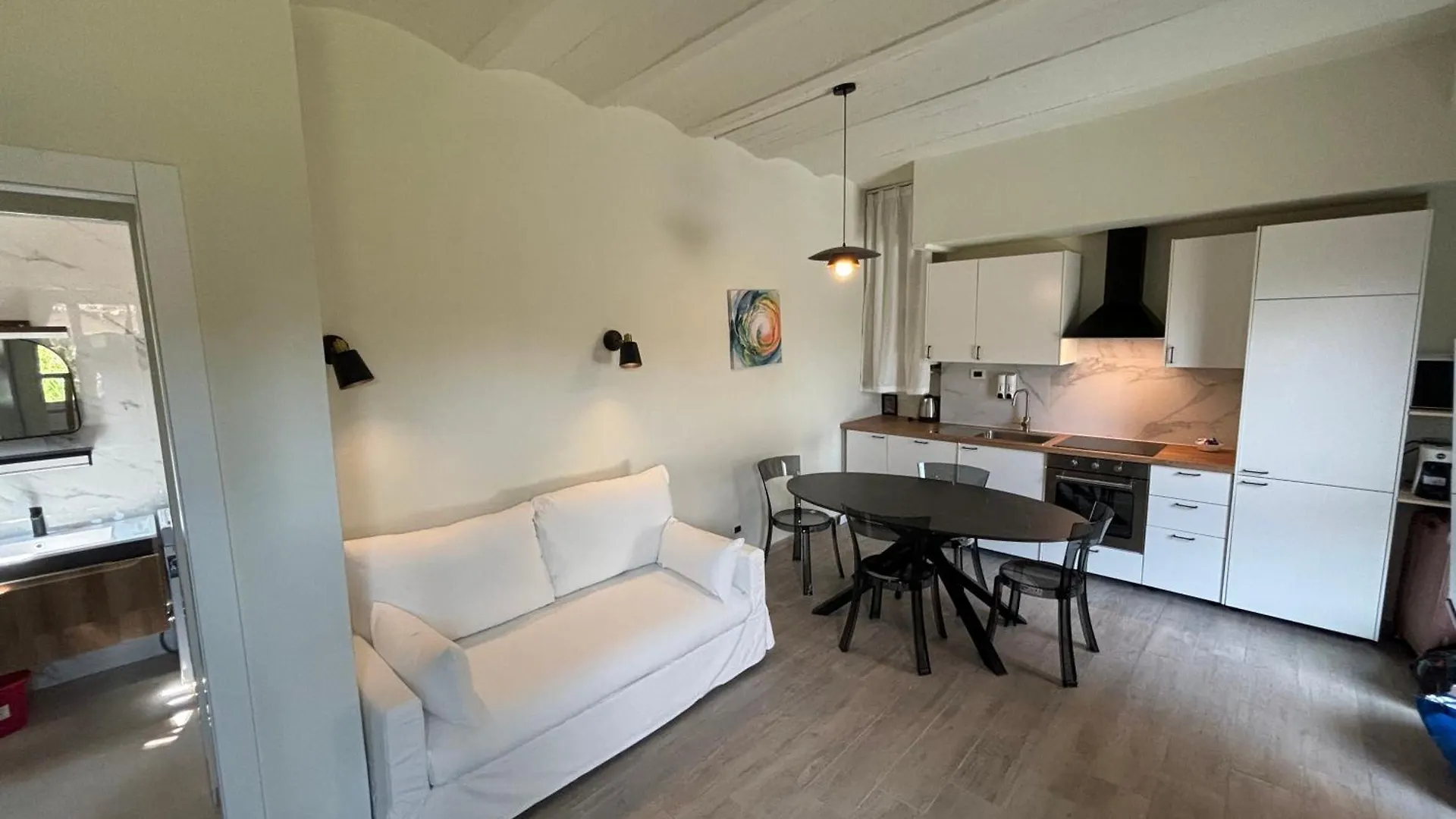 Cozy Home Away Лекко