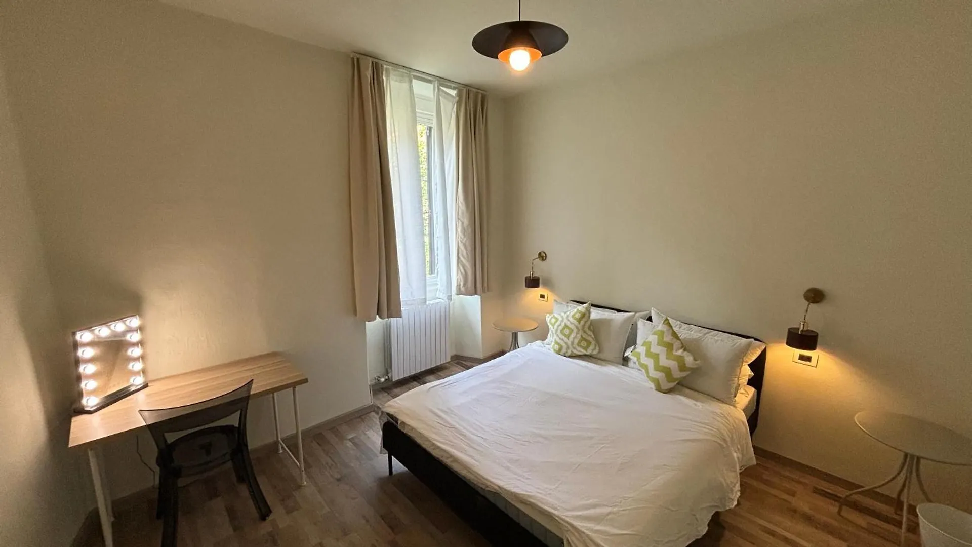 Lägenhet Cozy Home Away Lecco Italien