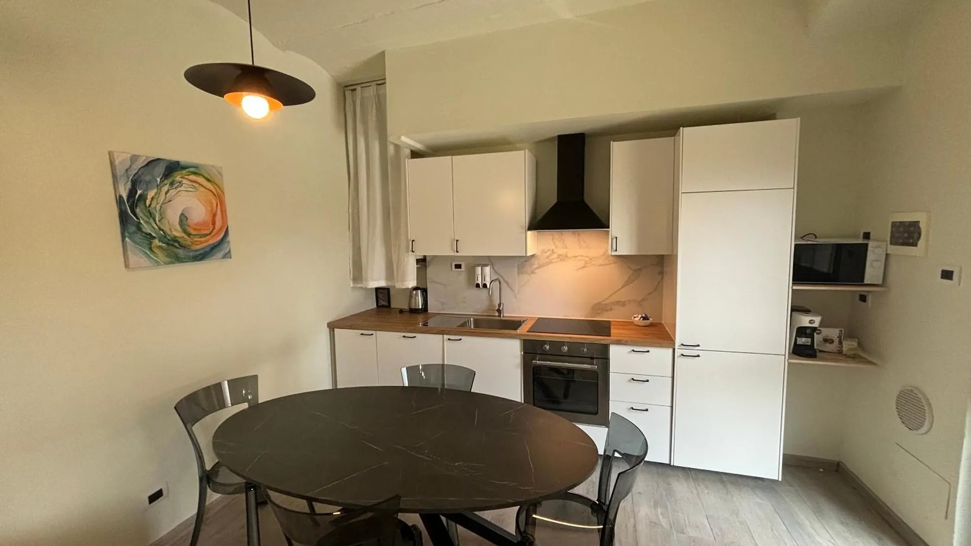 Lägenhet Cozy Home Away Lecco