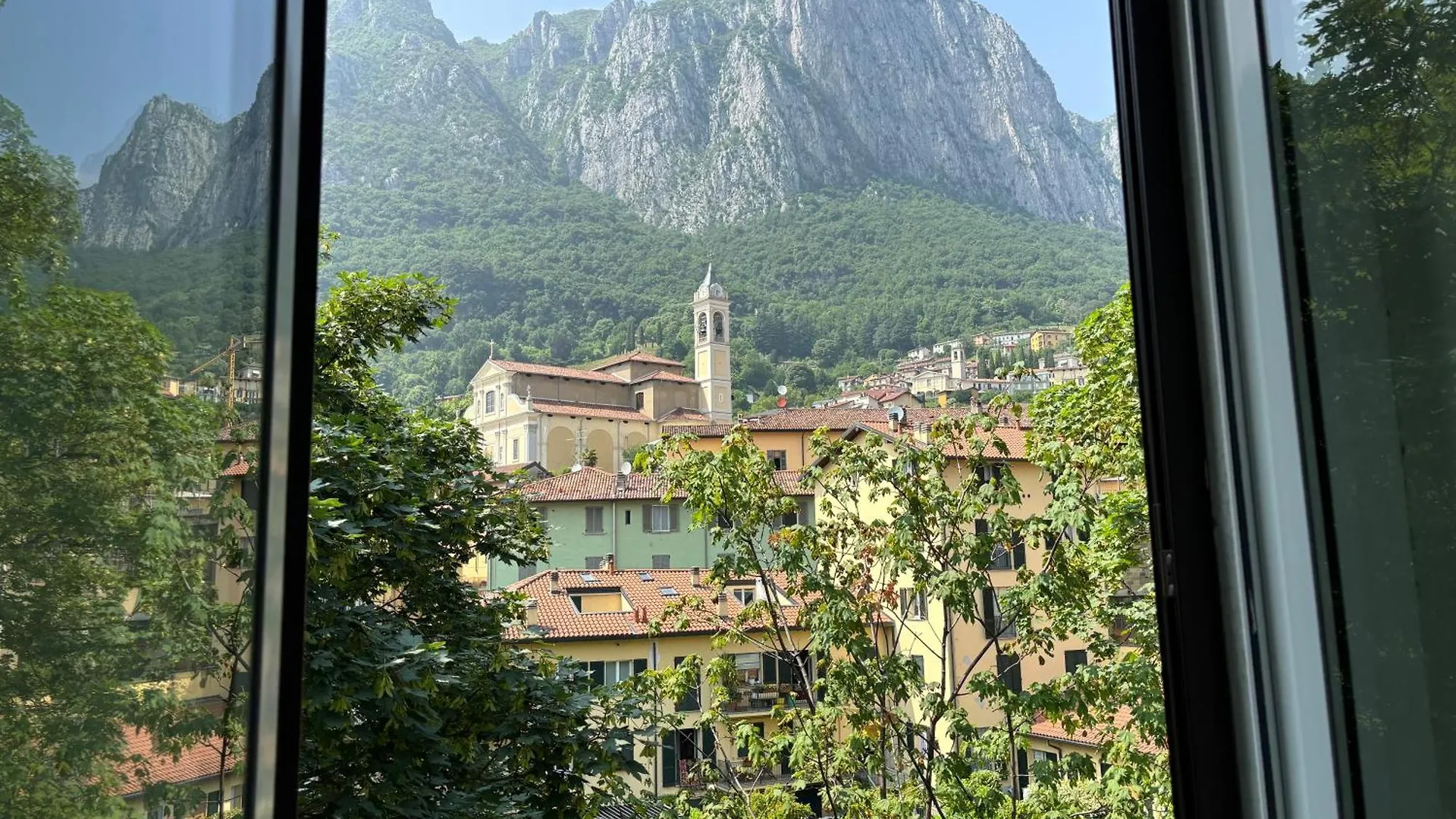 Cozy Home Away Lecco Italien